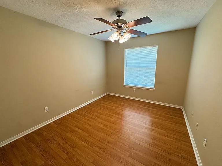 139 Sherwood Dr — Photo 12