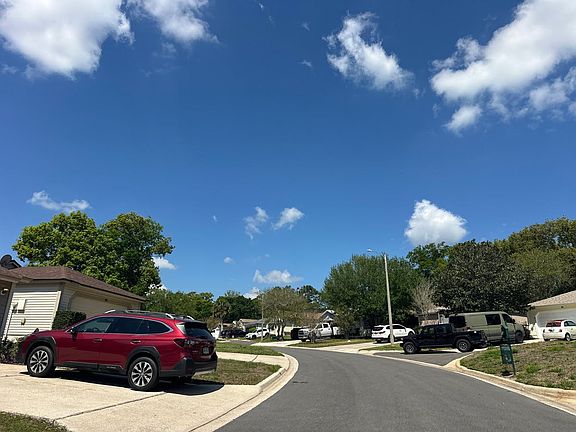 5th image of 558 Portland Cir