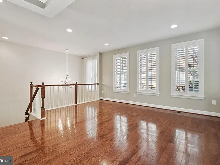 3439 Kemper Rd — Photo 9