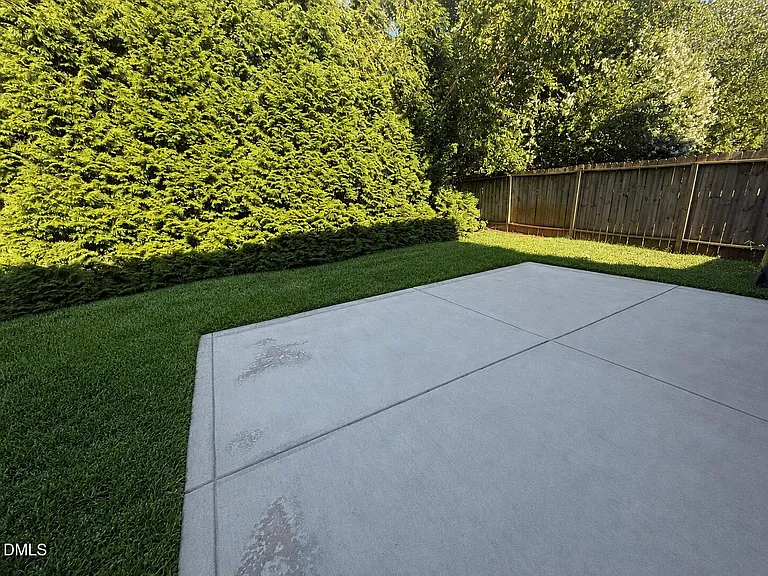 220 Milpass Dr — Photo 20