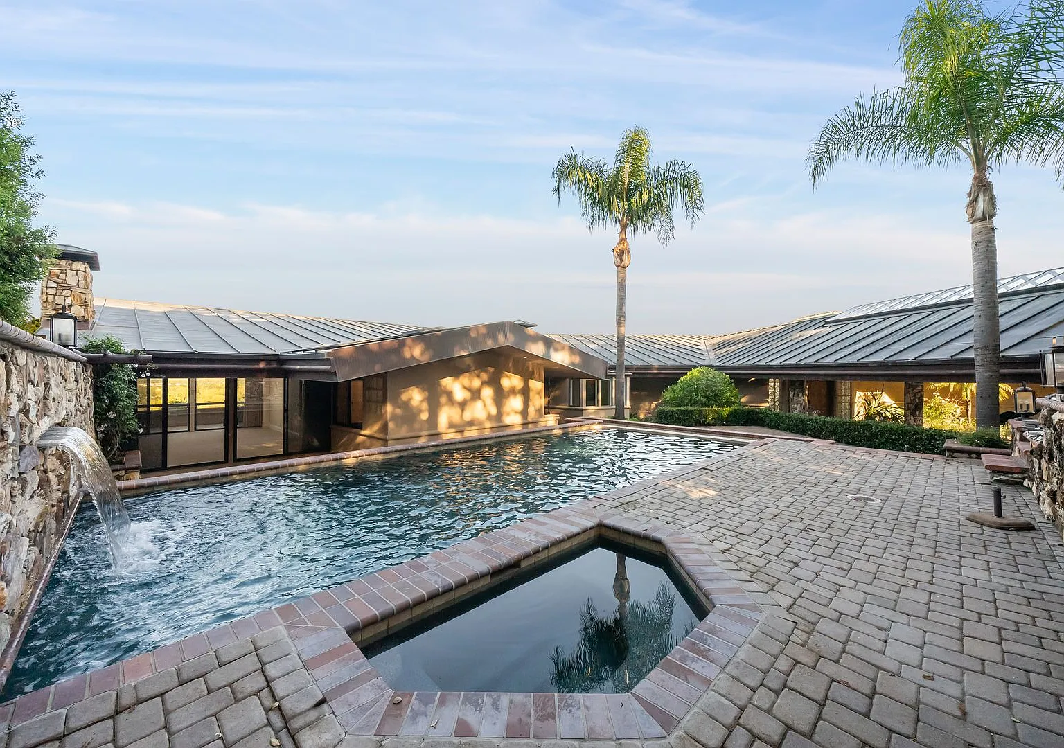 Pleasanton 4 bed / 4 bath Ultra-Private 1.3-Acre Sanctuary with Panoramic Views, pool and spa — Photo 4