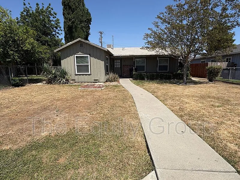1216 N Conyer St