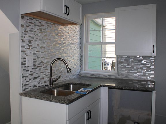 3rd image of 252 Pershing Ave