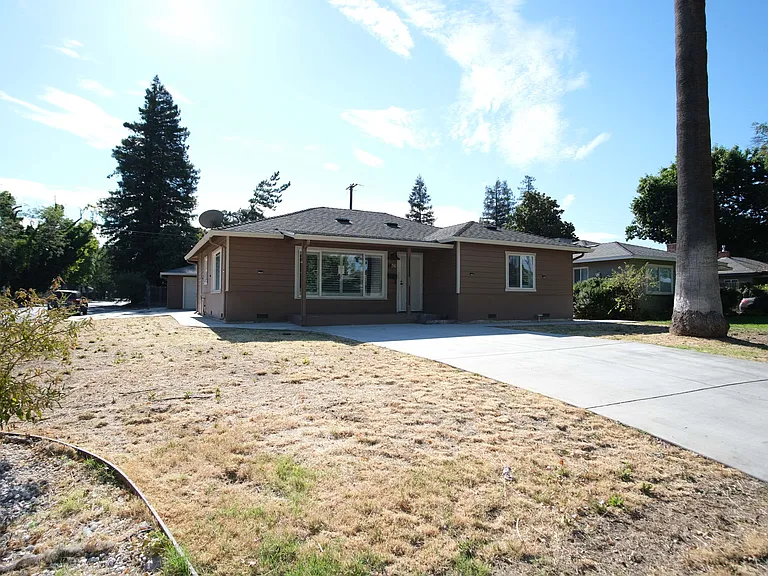 1436 Albany Ave — Photo 3