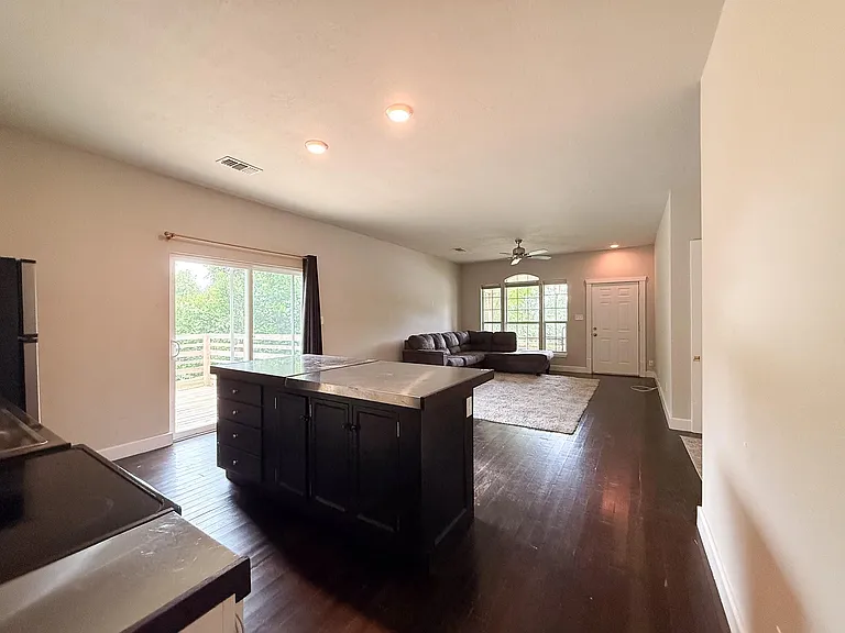 209 Joseph St — Photo 5