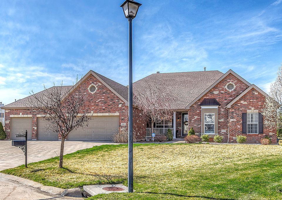 2nd image of 803 Fox Brook Ct