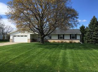 12140 W Chapman Ave, Greenfield, WI 53228
