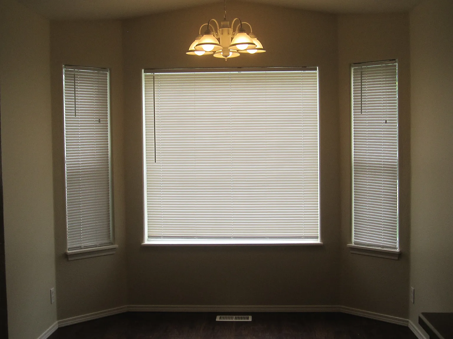 3 bed, 1144 sqft, $1,950 — Photo 4