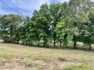 16 Garden Rd, Southaven, MS 38672