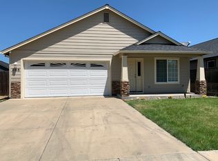 896 Archer Dr, Medford, OR 97501