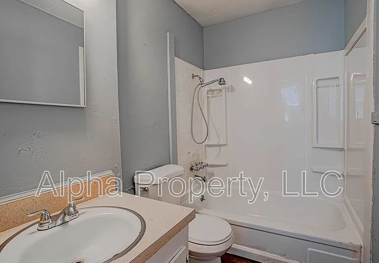 105 Foster Cir #7 — Photo 3