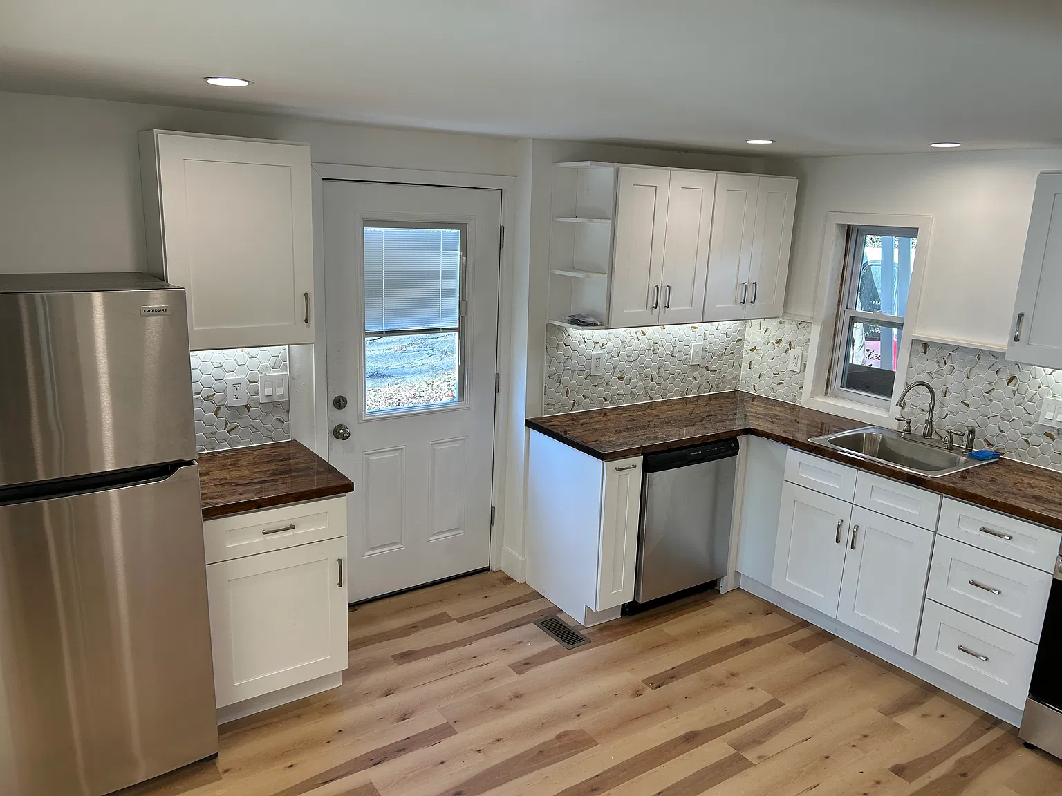 640 Roosevelt Dr — Photo 3