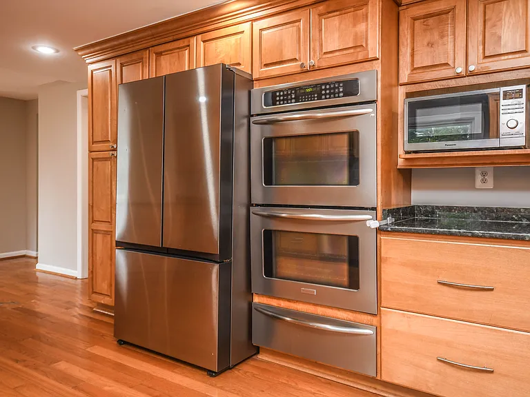 9627 Locust Hill Dr — Photo 10