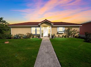 210 Debbie Ln, San Leon, TX 77539