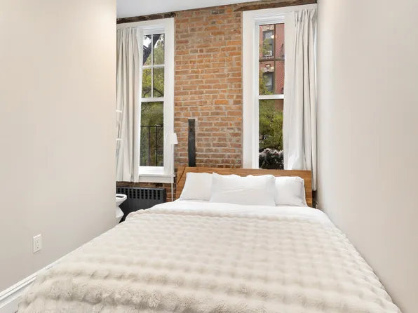 321 West 11th Street image 5 of 12