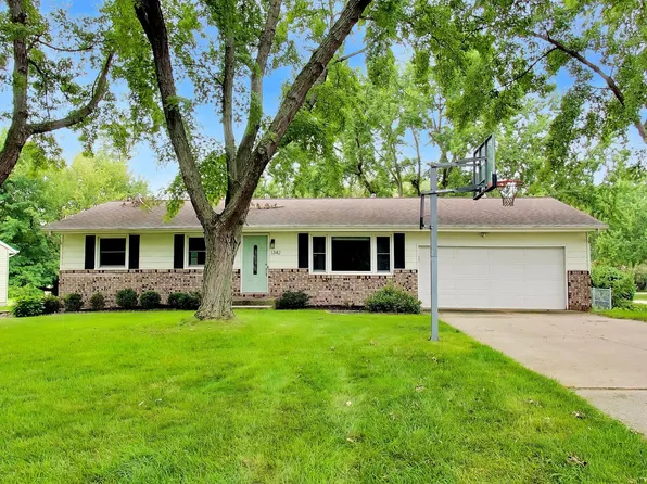 1342 Maiden Ln, Saint Joseph, MI 49085