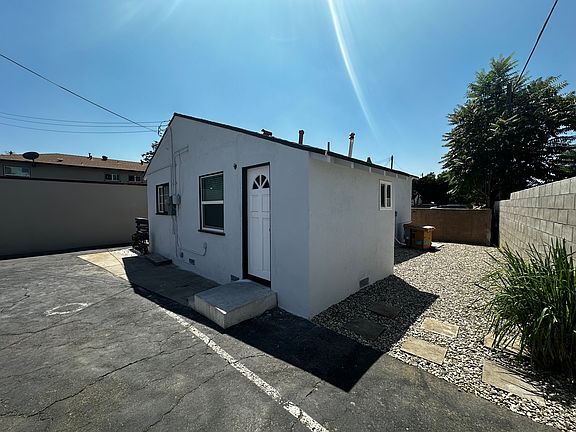 3rd image of 331 E Live Oak St APT O