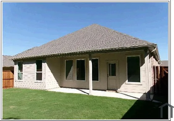 4 bed, 2062 sqft, $2,600 — Photo 2