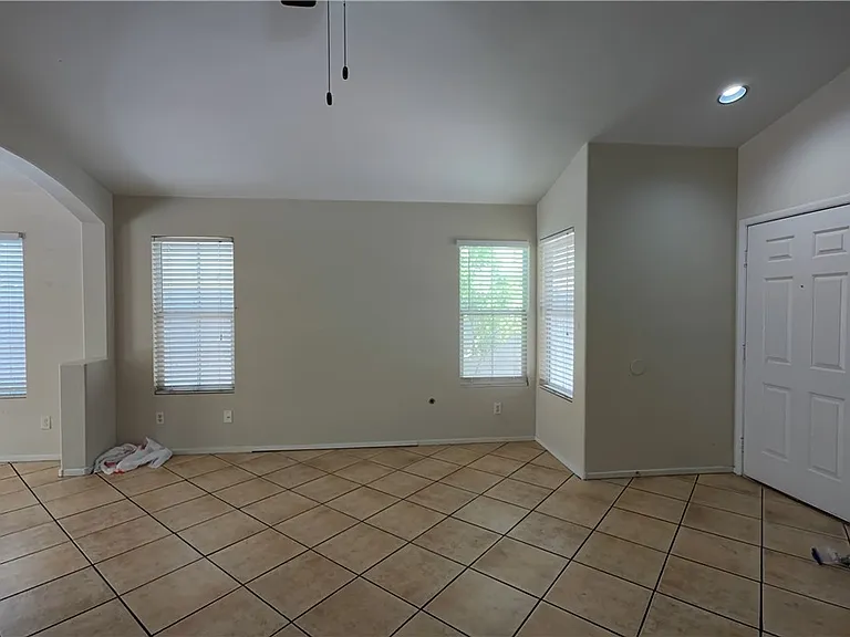1717 Council Bluff Ln — Photo 3