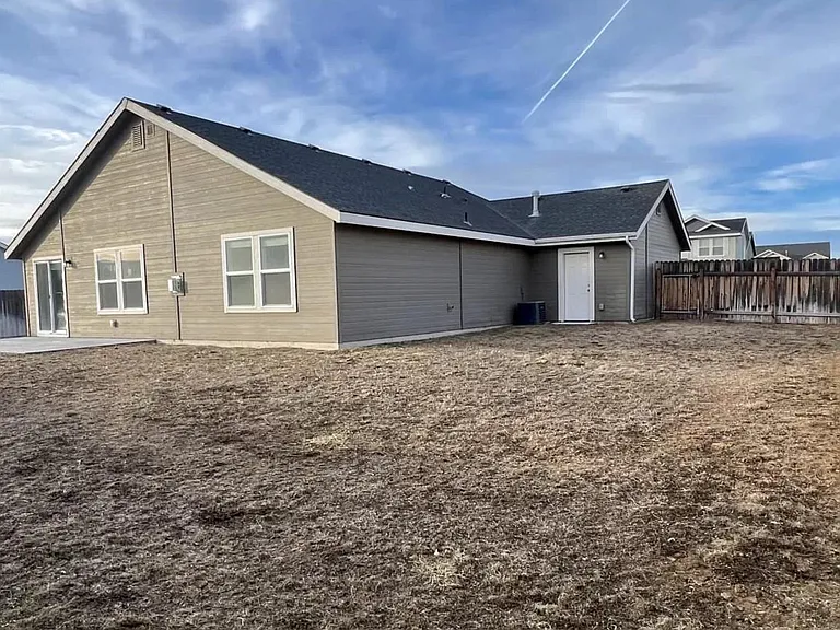 715 SW Huebert St — Photo 21
