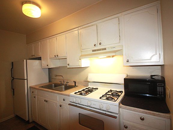 4th image of 740 Dempster St #G2a
