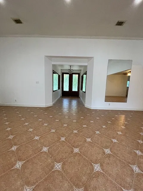 5 bed, 3306 sqft, $2,350 — Photo 4