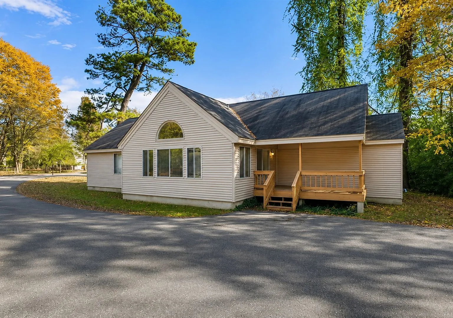 3 bedroom/ 3 bathroom- Mimosa Lane- W&M Law School — Photo 2