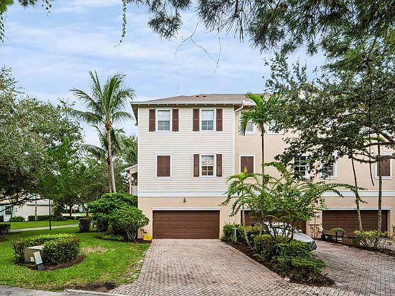 2nd image of 297 E Bay Cedar Circle