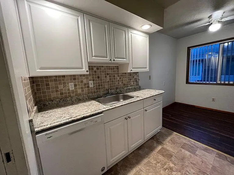3217 Grand Blvd — Photo 15