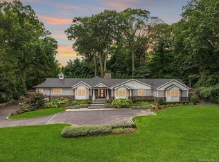 40 Dogwood Lane, Sands Point, NY 11050