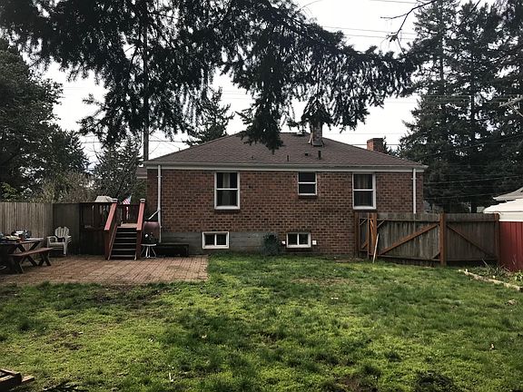 Totally private backyard 