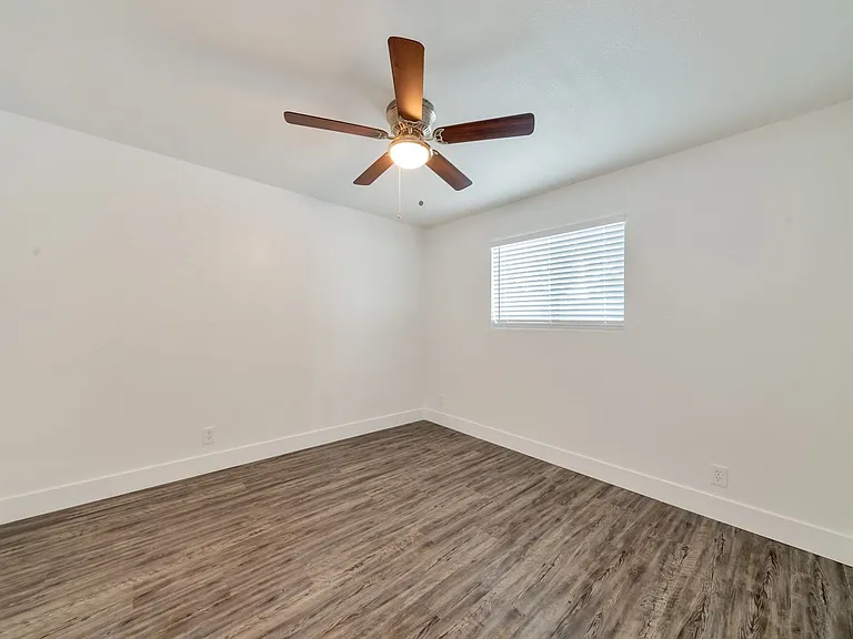 1001 W Flint St — Photo 13