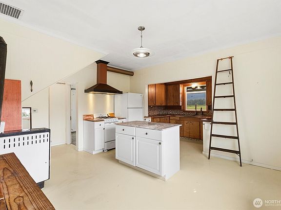 3rd image of 30731 Walberg Road