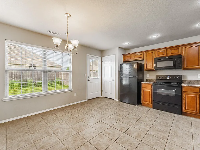 530 Lasso Ln — Photo 9