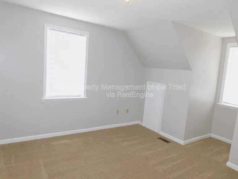 1805 Cody Ave — Photo 13