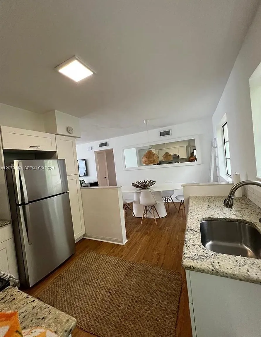 Bay Harbor Island — Photo 4