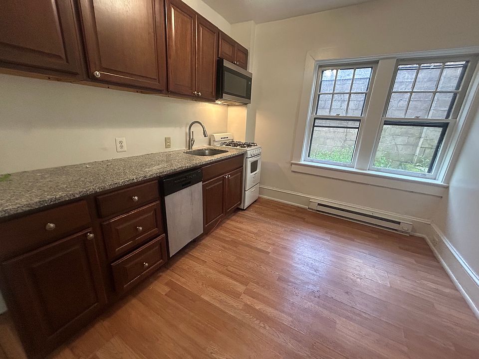 1st image of 2254 Bryn Mawr Ave #12