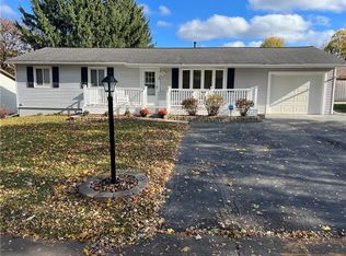 18 Regina Dr, Rochester, NY 14606