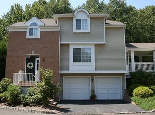 135 Woods End, Gillette, NJ 07933