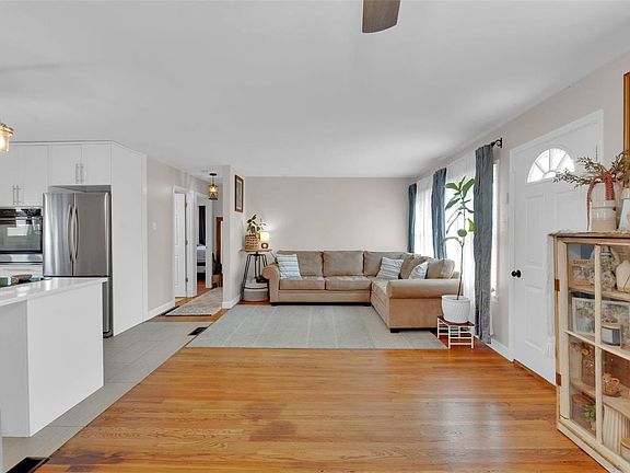 4th image of 9709 Theodosia Ave