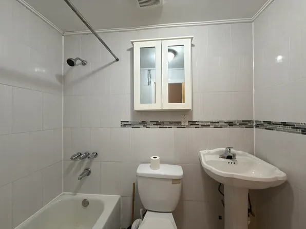 145 Rockaway Avenue image 6 of 13