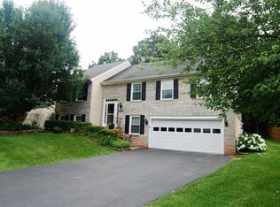 212 Cardinal Glen Cir, Sterling, VA 20164