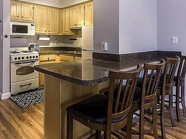 1025 Hancock St #1H — Photo 5