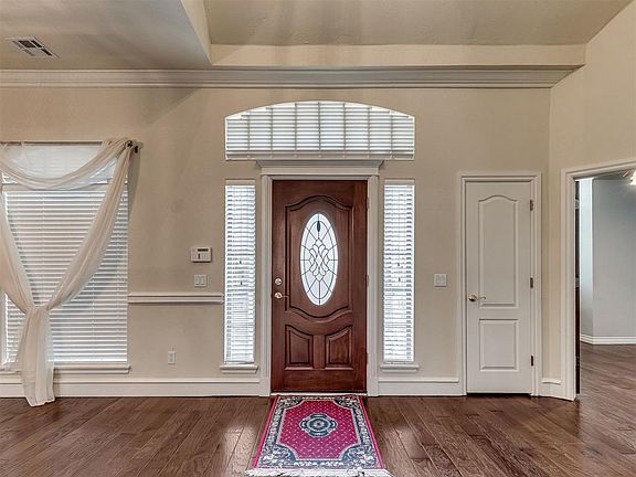 3rd image of 1501 Inwood Cir