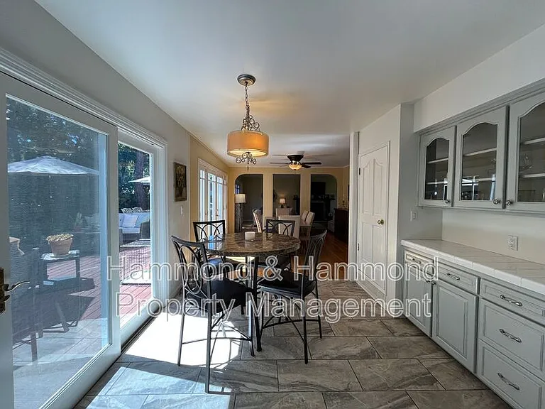8422 Fable Ave — Photo 14