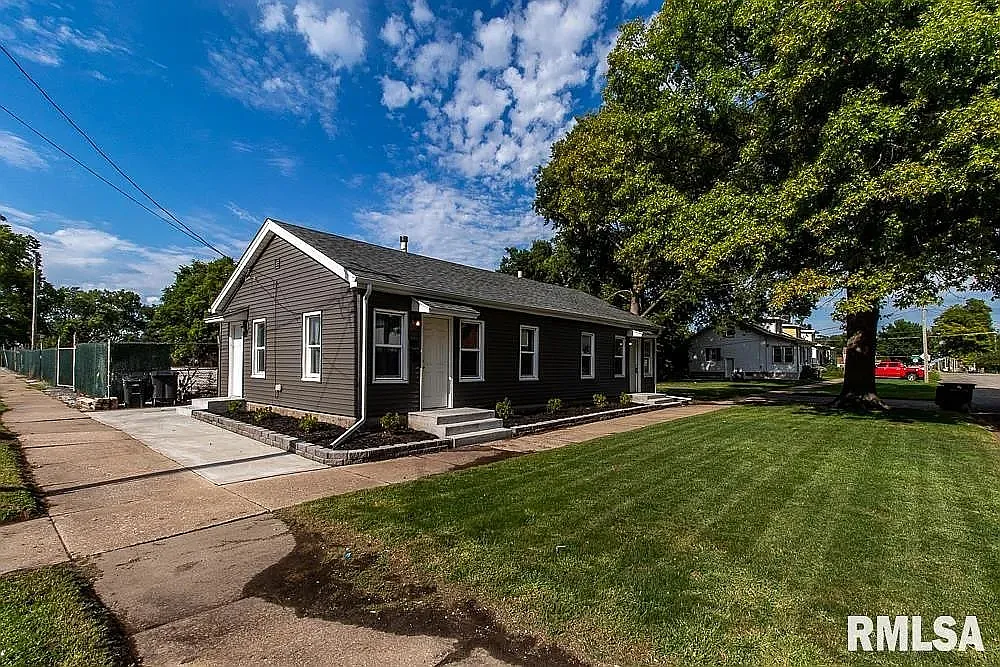 Building Photo - 801 5th Ave #1