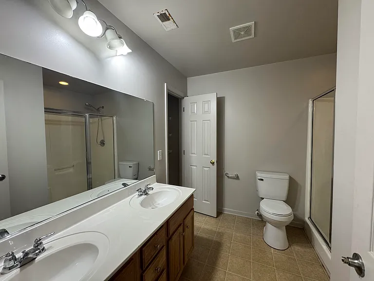 218 Wildberry Ln — Photo 5