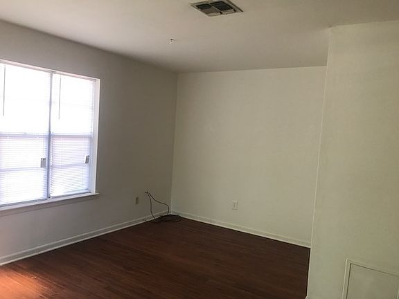 4th image of 3305 Holick Ln #D