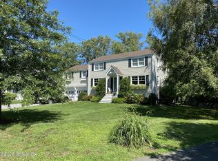 12 Grimes Rd, Old Greenwich, CT 06870
