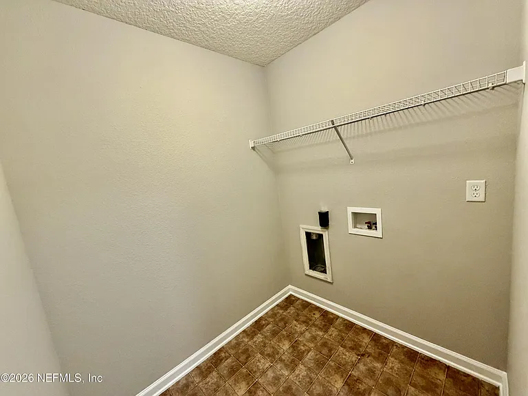 11970 Alexandra Dr — Photo 8